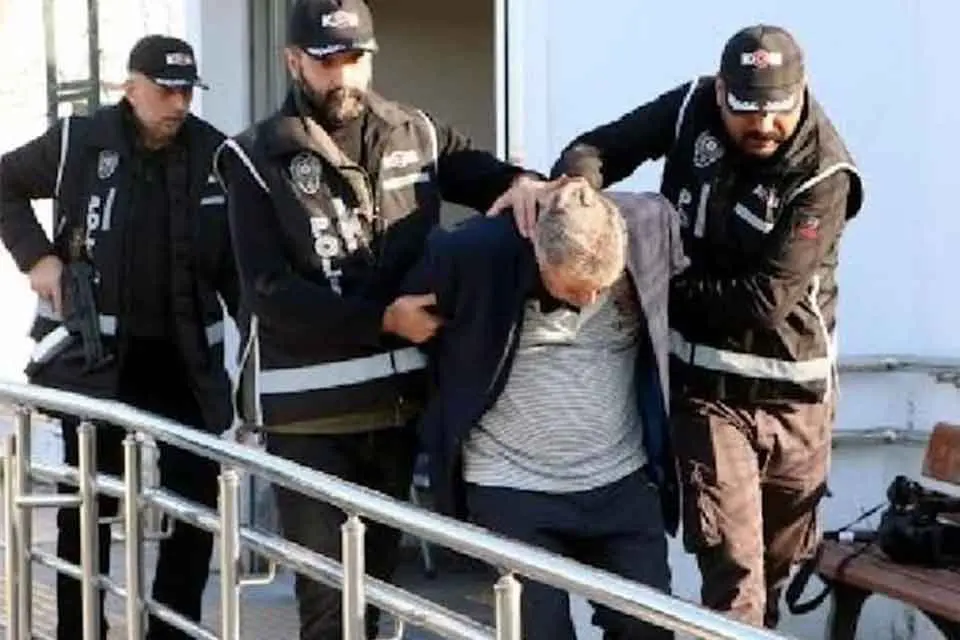Kahramanmaraş merkezli depremin vurduğu Adana'nın &Ccedil;ukurova il&ccedil;esinde yerle bir olan