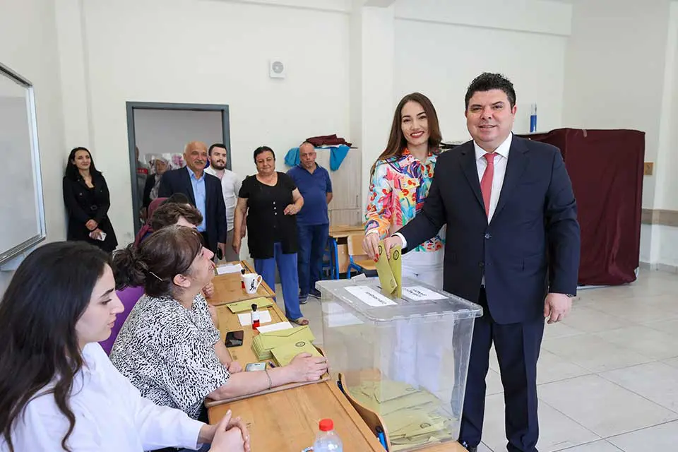 Buca Belediye Başkanı Erhan Kılıç, 13. Cumhurbaşkanı Seçimi’nde oyunu kullandı.