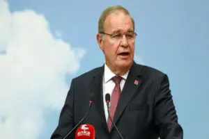 CHP S&ouml;zc&uuml;s&uuml; Faik &Ouml;ztrak, Cumhurbaşkanı ve AKP Genel Başkanı Erdoğan'ın