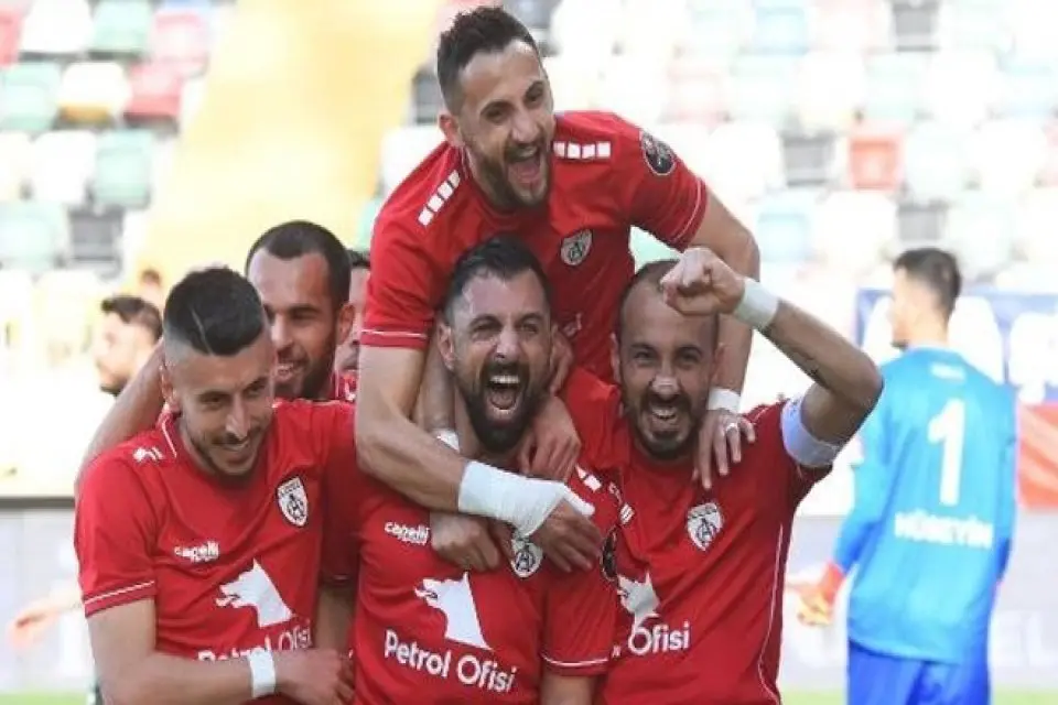 Spor Toto 1'inci Lig'deki son ma&ccedil;ınde evinde Ey&uuml;pspor'a 2-1 kaybedip