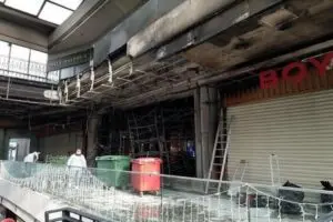 İzmir&rsquo;in Bornova il&ccedil;esinde, bir alışveriş merkezinde aynı g&uuml;n i&ccedil;erisinde iki