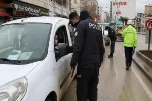 Hafta sonu uygulanan sokağa &ccedil;ıkma kısıtlamasına uymayan 24 bin 755