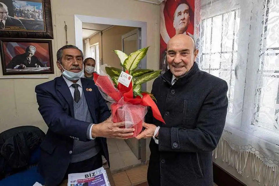 İzmir B&uuml;y&uuml;kşehir Belediye Başkanı Tun&ccedil; Soyer kentin sorunlarının yerinde tespit