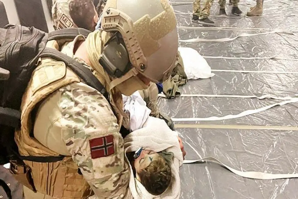 Kendileri &uuml;lkeden ayrılamasa da en azından &ccedil;ocuklarını Taliban zulm&uuml;nden kurtarmak