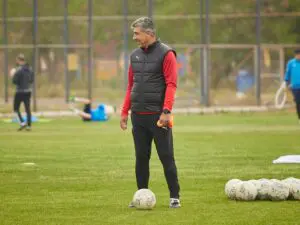 Bucaspor teknik direktörü Sait Karafırtınalar, İskenderunspor’un ilk maçta 1461 Trabzon’u