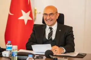 İzmir B&uuml;y&uuml;kşehir Belediye Başkanı Tun&ccedil; Soyer, Demokrasi Araştırmaları Derneği ve