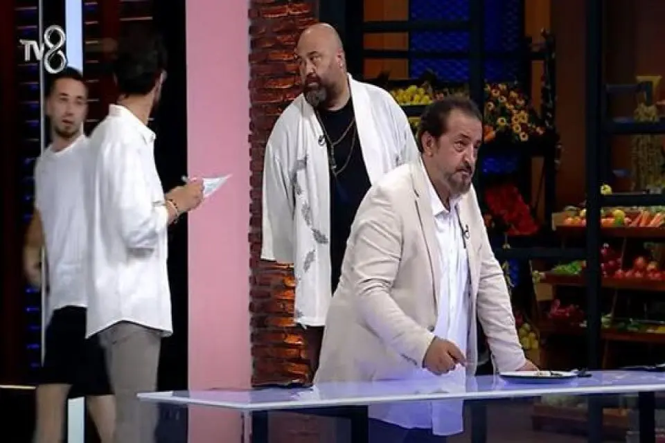 MasterChef'in yayınlanan son b&ouml;l&uuml;m&uuml;nde şeflerin tadım yaptığı esnada Danilo Şef'in