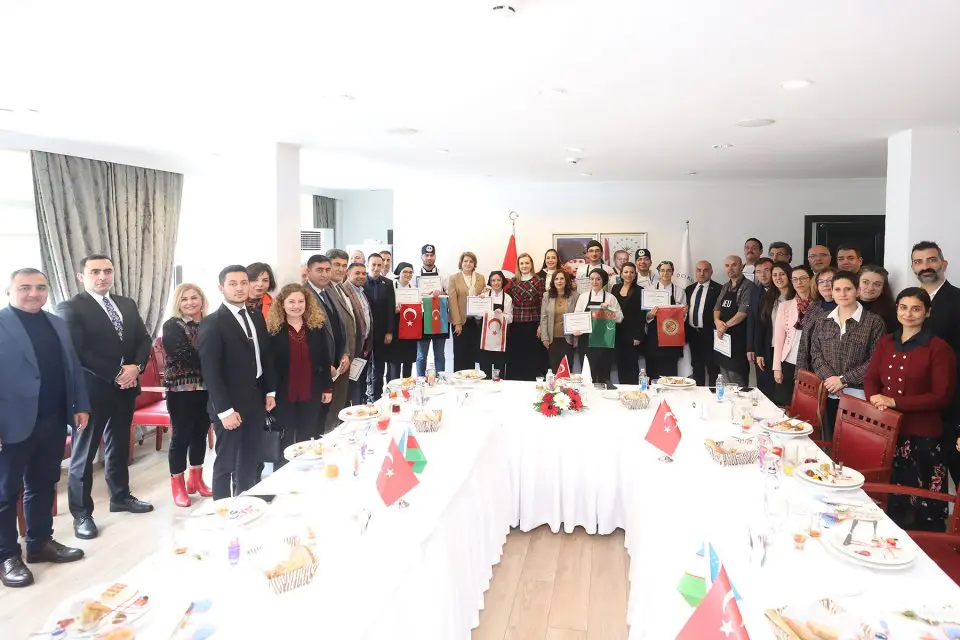 Dokuz Eyl&uuml;l &Uuml;niversitesi (DE&Uuml;), &ldquo;T&uuml;rk D&uuml;nyası Gastro Diplomasi&rdquo; etkinliğine ev