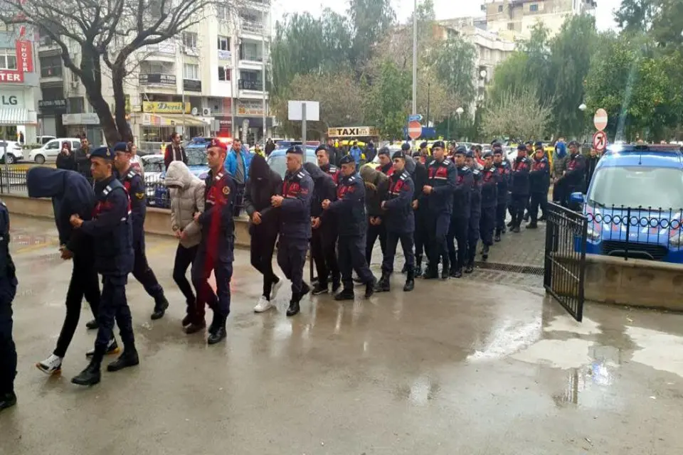Aydın merkezli 29 ilde, jandarmanın d&uuml;zenlediği devre m&uuml;lk dolandırıcılığı operasyonunda,