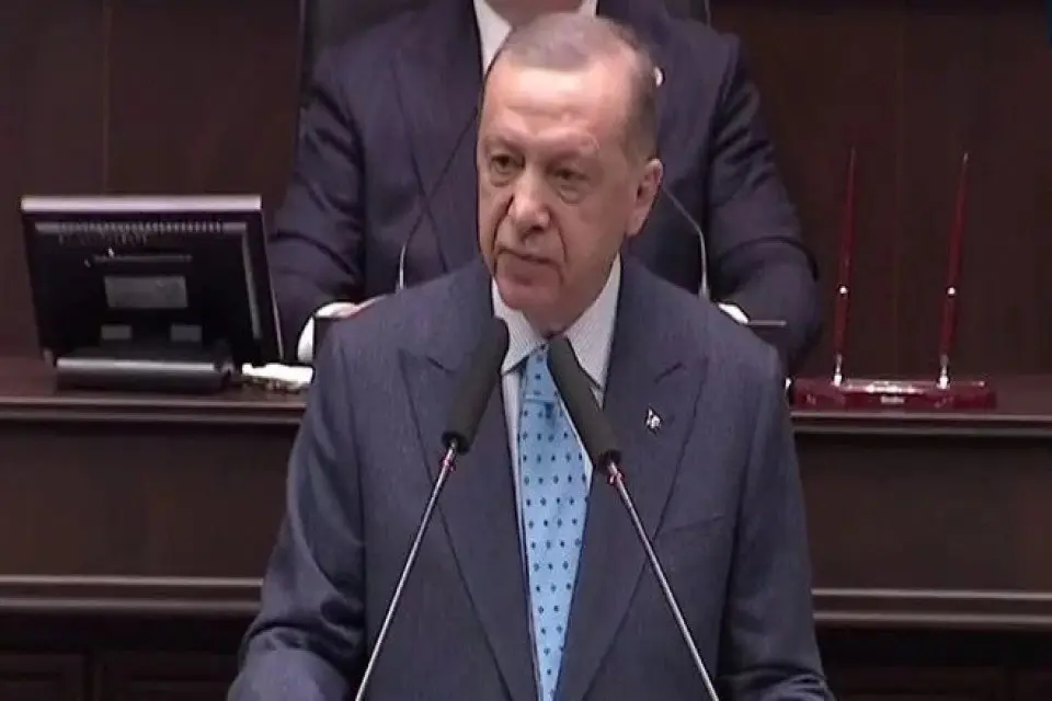 Adnan Menderes'in 14 Mayıs 1950'de ''Yeter s&ouml;z milletin'' diyerek sandıktan