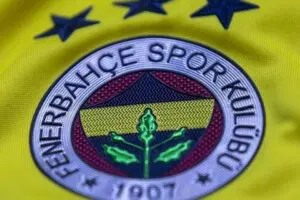 Yeni sezon hazırlıklarını s&uuml;rd&uuml;ren Fenerbah&ccedil;e'de teknik direkt&ouml;r Vitor Pereira'nın kararıyla