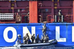 Akdeniz&rsquo;de, bir T&uuml;rk gemisi Fransız askerleri tarafından basıldı. Konuyla ilgili