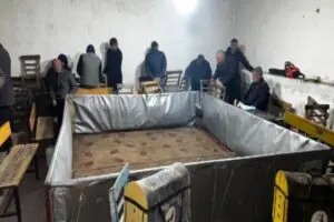 Gaziantep'te, polis ekiplerinin baskınında, kahvehanede horoz d&ouml;v&uuml;şt&uuml;rerek kumar oynadığı belirlenen