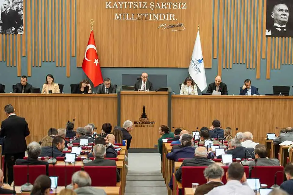 İzmir B&uuml;y&uuml;kşehir Belediyesi Kasım ayı meclis toplantılarının ilk oturumu İzmir