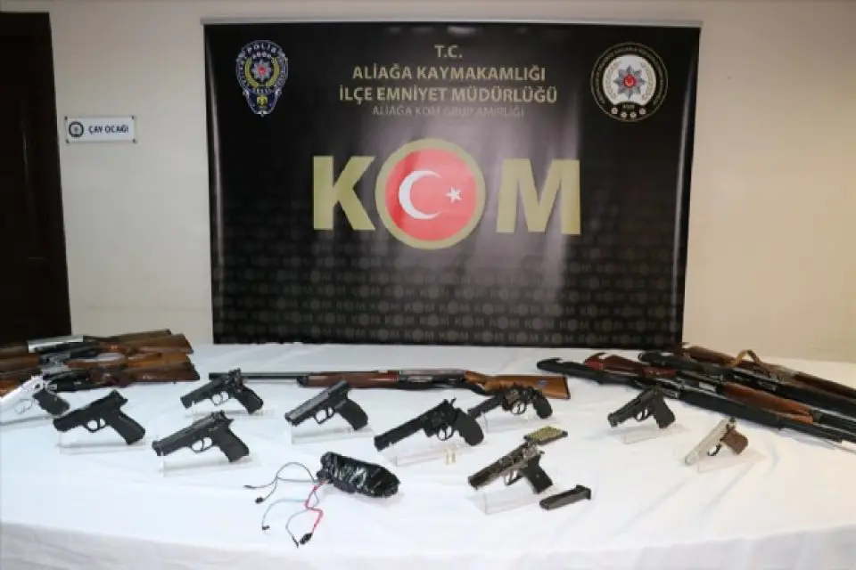 İzmir merkezli 2 ilde organize su&ccedil; &ouml;rg&uuml;t&uuml;ne y&ouml;nelik operasyonda 32