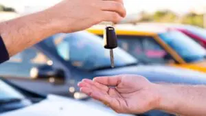 Döviz kurundaki artış hızının yavaşlamasıyla ikinci el otomobiller yatırım aracı