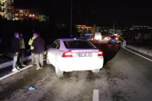Aydın'ın Kuşadası il&ccedil;esinde, sokağa &ccedil;ıkma kısıtlamasına rağmen gezmeye &ccedil;ıkan Medine