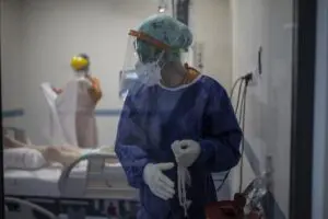 T&uuml;rkiye 1 Mart itibarıyla kademeli normalleşme s&uuml;recine giderken, Sağlık Bakanlığı