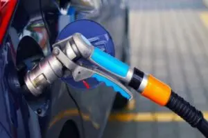 Benzin ve motorin fiyatlarındaki artış s&uuml;rerken pazartesi gecesi LPG'ye de
