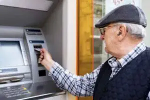 Ge&ccedil;tiğimiz yıl 100 lira zamlanarak 1100 lira olan emekli ikramiyesi