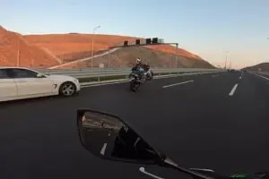 İzmir'deki Kuzey Ege Otoyolu'na giren 5 ayrı motosikletli, otoyolda plakalarını