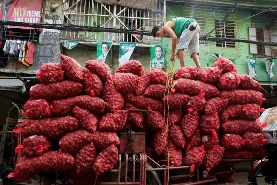 Filipinler'de bir kilo kırmızı soğan şimdi bir kilo sığır etinden
