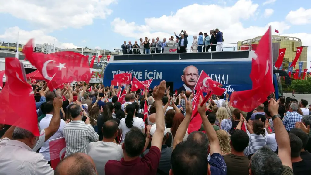 Özgür Özel: Pazar günü sandığa giderek bu ülkenin kaderini değiştirin