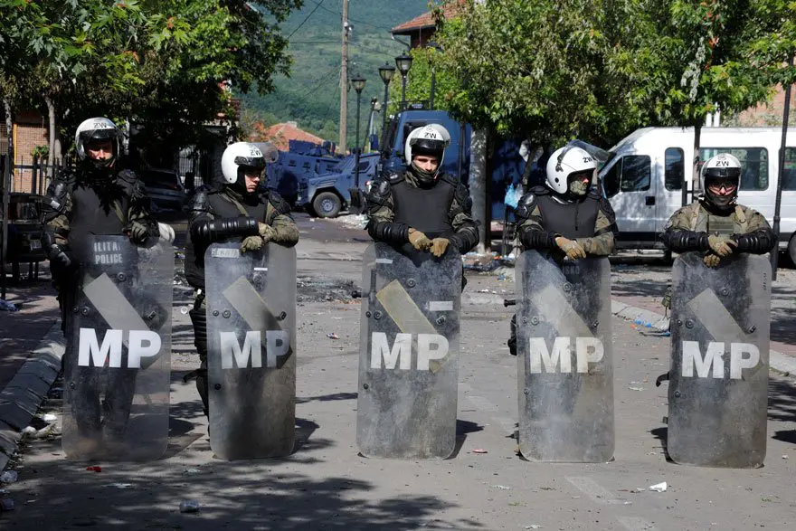 Kosova’nın kuzeyinde bir süredir artan gerilimin dün akşam sıcak çatışmaya