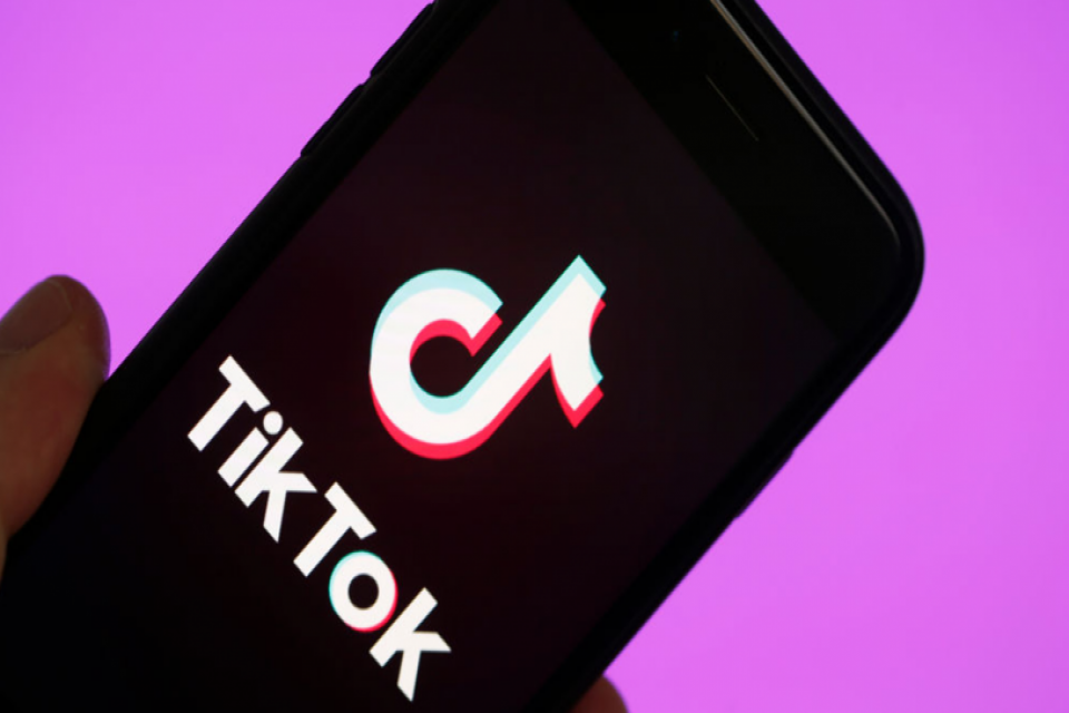 TikTok&rsquo;un gen&ccedil;leri ders &ccedil;alışmaya ve dinlemeye teşvik etmek i&ccedil;in uygulamada