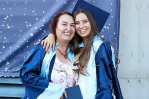 Yaşar &Uuml;niversitesi, bu yıl &ccedil;ok &ouml;zel iki &ouml;ğrencisini mezun etti.