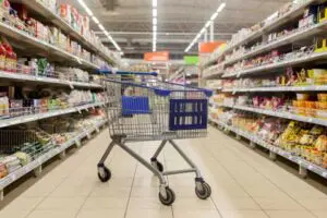 K&uuml;&ccedil;&uuml;k ve orta &ouml;l&ccedil;ekli esnafın rekabette zorlandığı zincir marketlere ilişkin