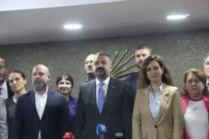 CHP İzmir İl Başkanı Şenol Aslanoğlu, “Cumhurbaşkanı, seçimlerde artı bir