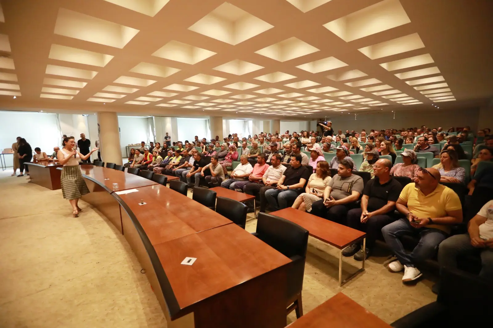 Efes Selçuk Belediye çalışanları bayram öncesinde Başkan Filiz Ceritoğlu Sengel