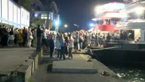 Havaların ısınması ile İstanbul Boğazı’nda tur düzenleyen teknelerin sayısı arttı.