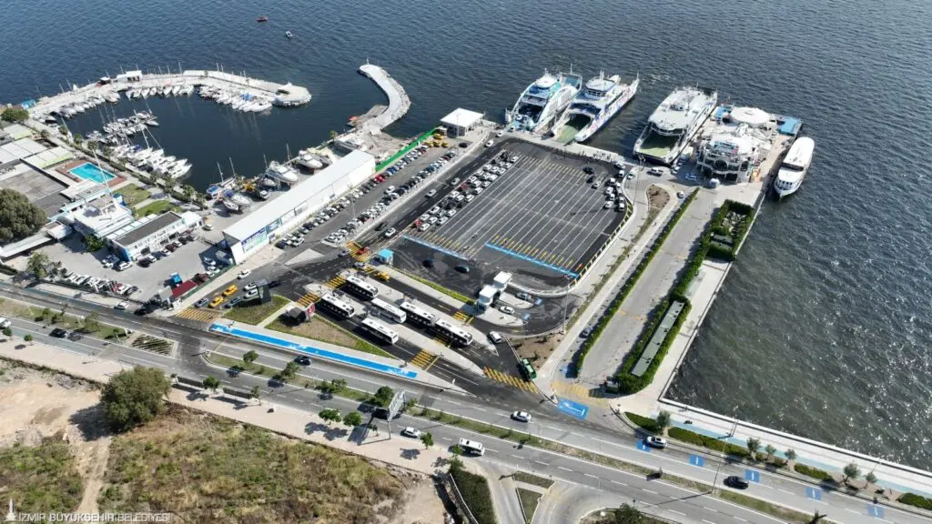 İzmir'de trafiği rahatlatan yenilik: Sürücüler artık çile çekmeyecek! 6 İzmir'de trafiği rahatlatan yenilik: Sürücüler artık çile çekmeyecek!