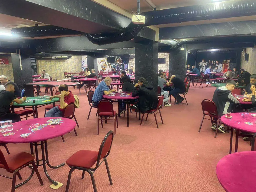 İzmir'de kumar operasyonu; 96 kişiye 389 bin TL ceza 