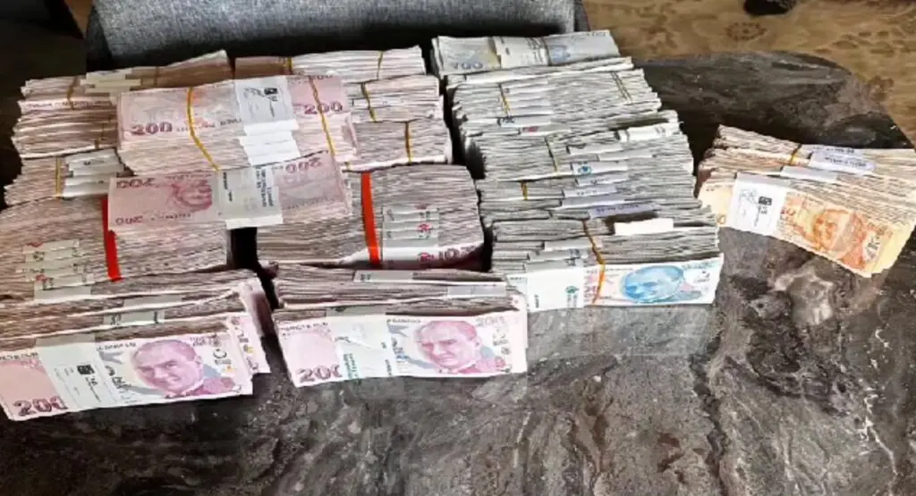 İzmir'de 'tefeci' operasyonunda 7 gözaltı