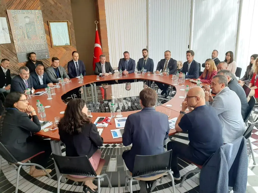İzmirli tıbbi cihaz ve malzeme firmaları Paris ve Madrid pazarlarını inceledi