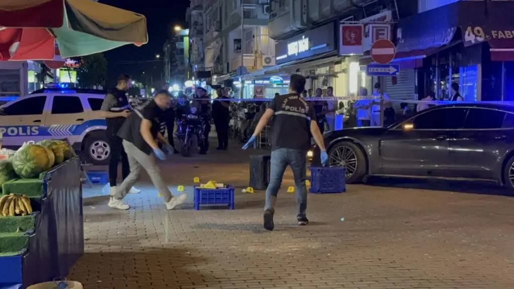 Kavgaya müdahale eden polis bacağından vuruldu; 2 gözaltı 