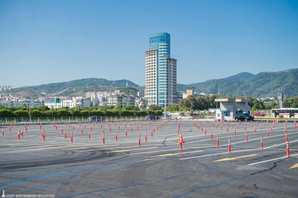 İzmir'de trafiği rahatlatan yenilik: Sürücüler artık çile çekmeyecek! 5 İzmir'de trafiği rahatlatan yenilik: Sürücüler artık çile çekmeyecek!
