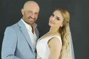 Uşak'ta 7 ay önce evlendiği eşi Emrah Aka'yı (42) bıçaklayarak