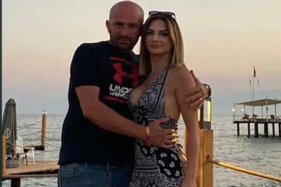 7 ay önce evlendiği eşini 'kıskançlık' nedeniyle öldürmüş