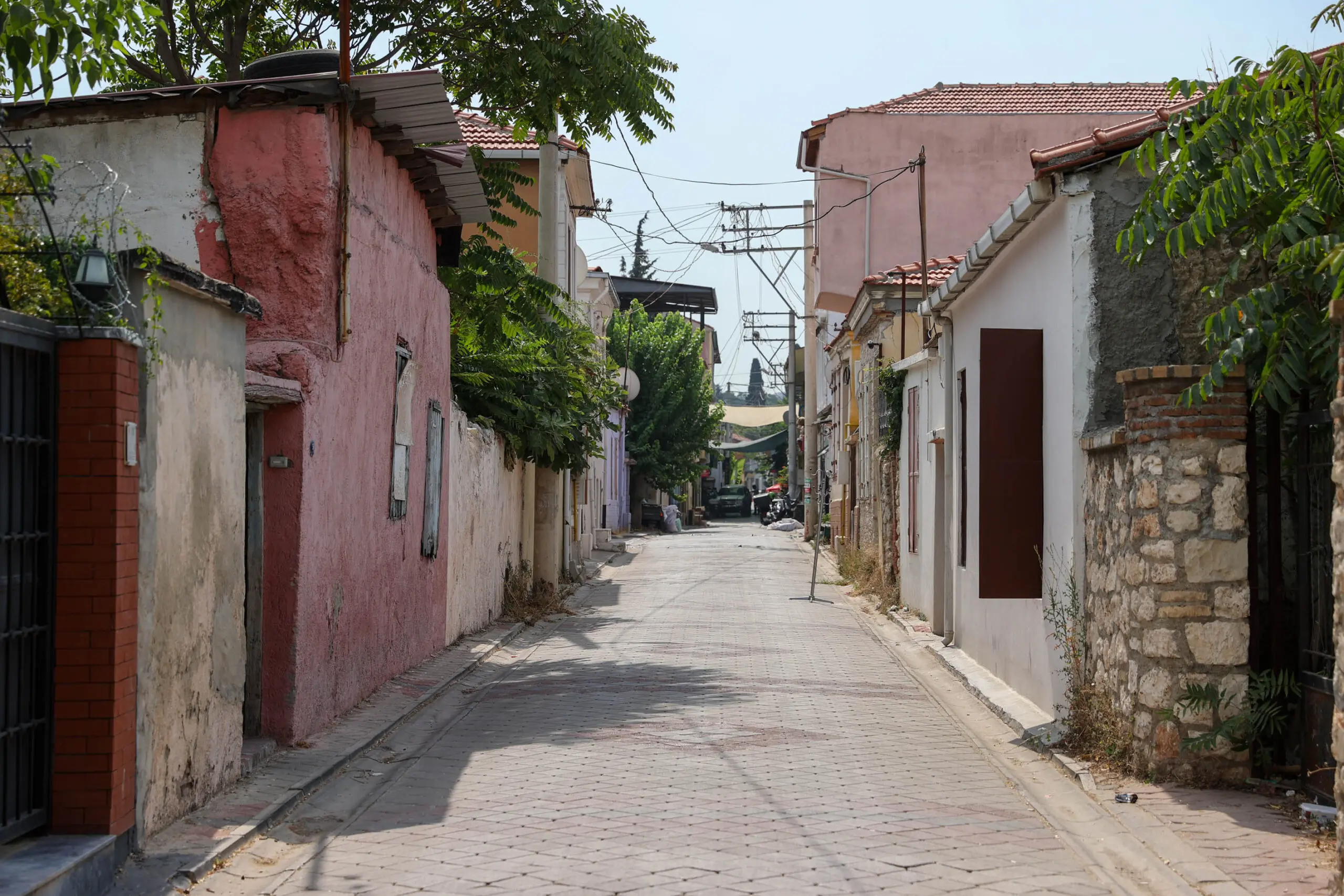 BUCA Belediyesi, tarih kokan sokaklarıyla ünlü Dumlupınar Mahallesi’ni kentin turizm