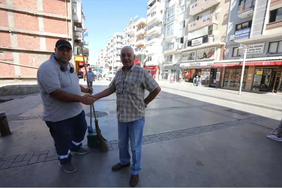 Bayraklı belediye işçisinden örnek davranış... “İnsanlık ölmemiş” dedirtti 1 Bayraklı belediye işçisinden örnek davranış... “İnsanlık ölmemiş” dedirtti