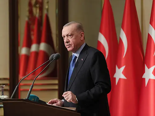 Erdoğan'ın eski metin yazarı AKP eski Milletvekili Aydın Ünal, yerel