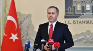 Yerlikaya, Türkiye’de yaşayan Suriyelilere yönelik ırkçılık yapıldığı iddialarına da, “Mevcut