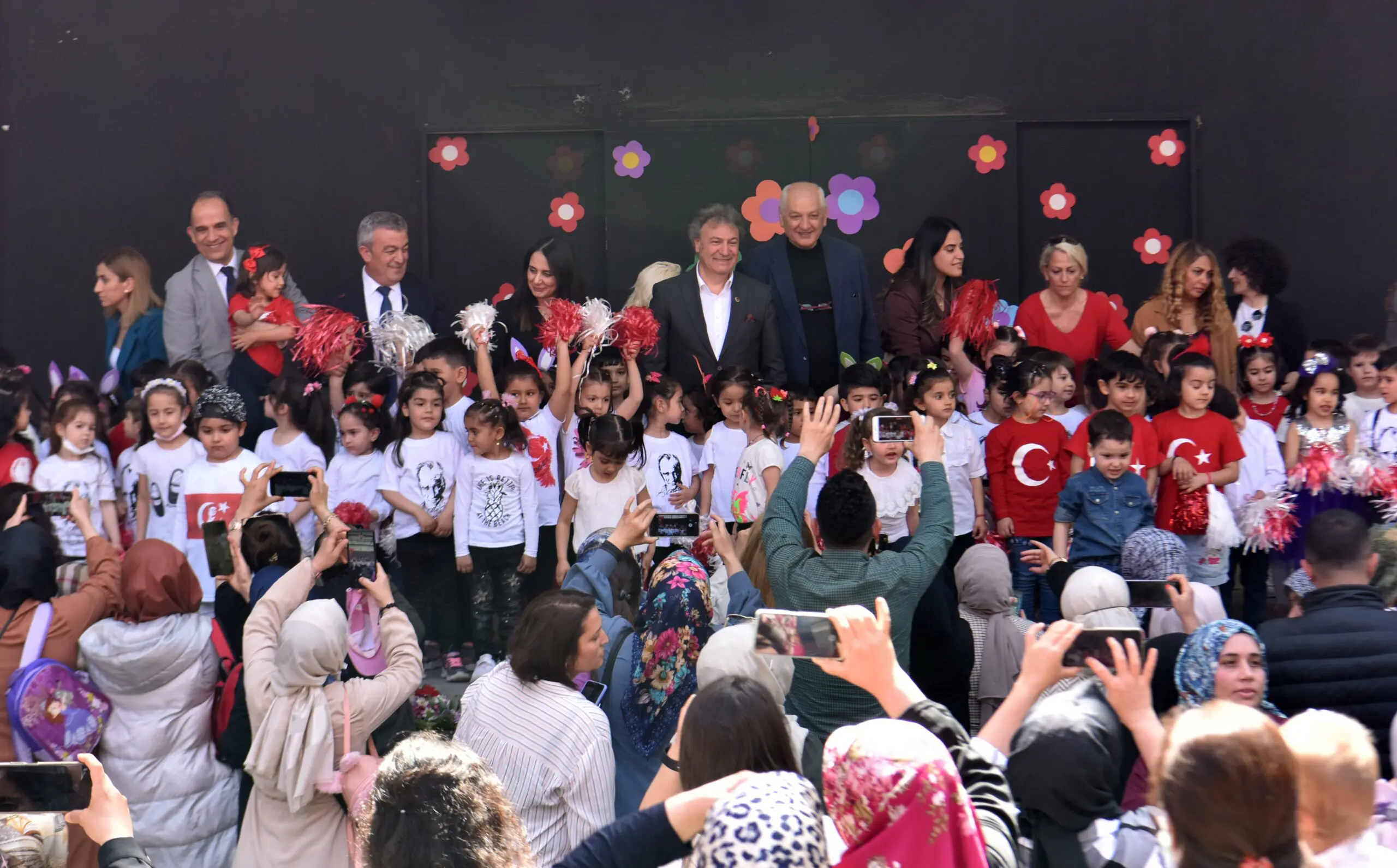 Bornova Belediyesi, çocukların gelişimine katkı koymak, kadınların iş ve sosyal
