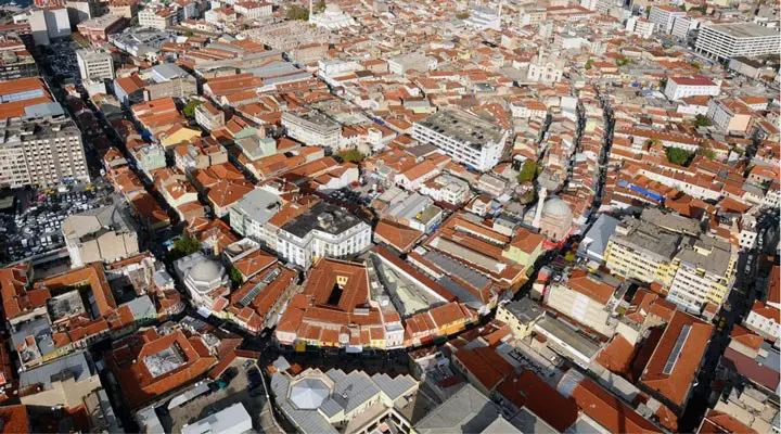 İzmir Büyükşehir Belediyesi dünyanın en eski alışveriş merkezlerinden tarihi Kemeraltı’ndaki