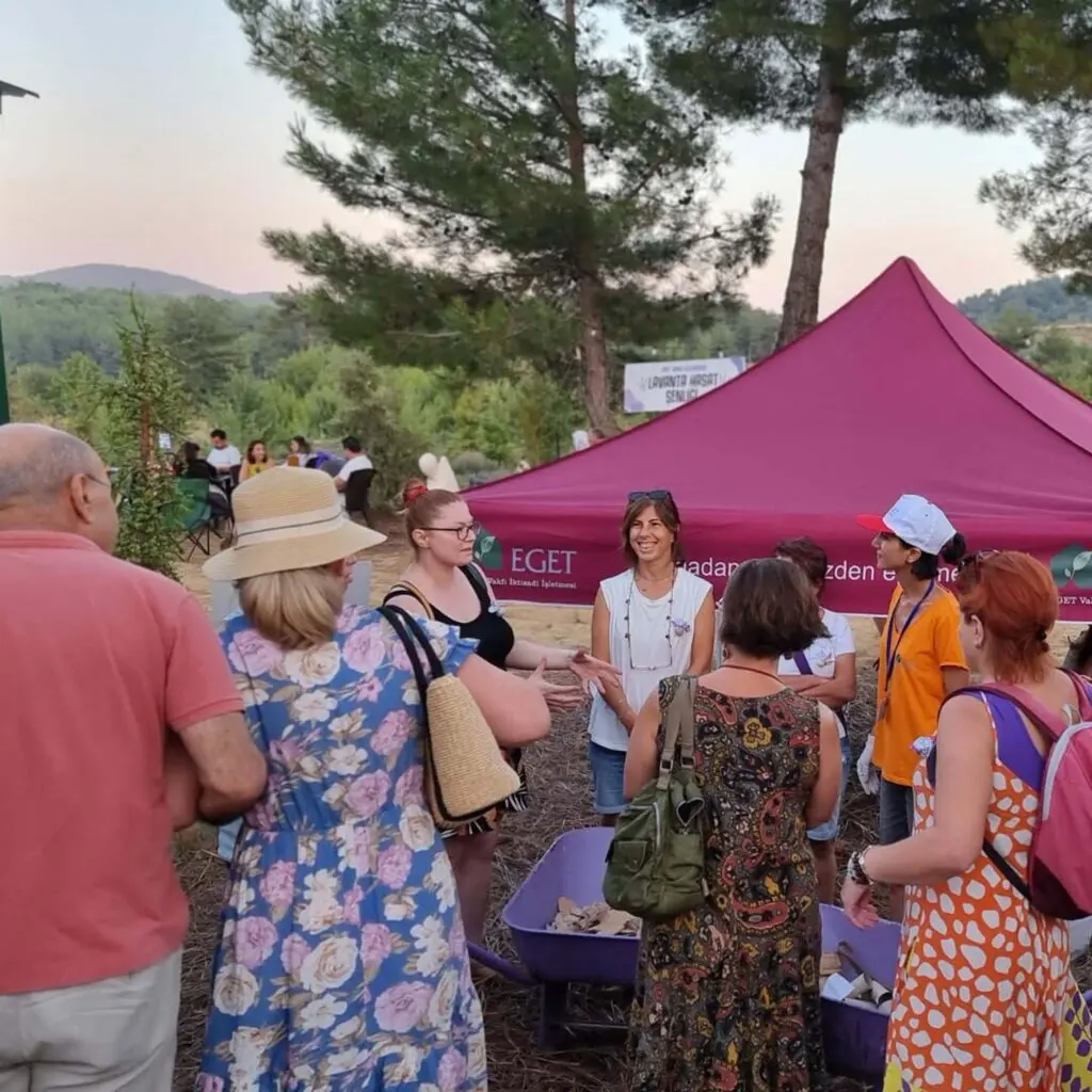 Muğla'da 'lavantalar' üniversite öğrencilerine burs oluyor