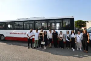 İzmir Büyükşehir Belediyesi, merkeze uzak Orhanlı mahallesindeki öğrencilerin okula ulaşım